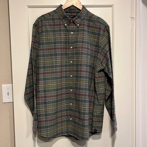 Men’s plaid casual button down